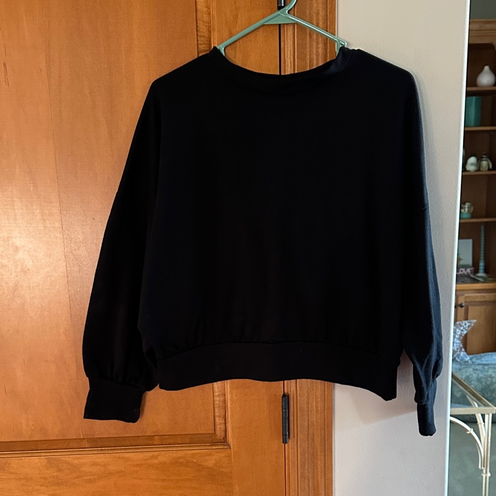 Cherish Black Cropped Crewneck Sweatshirt Pullover Minimalist Lounge